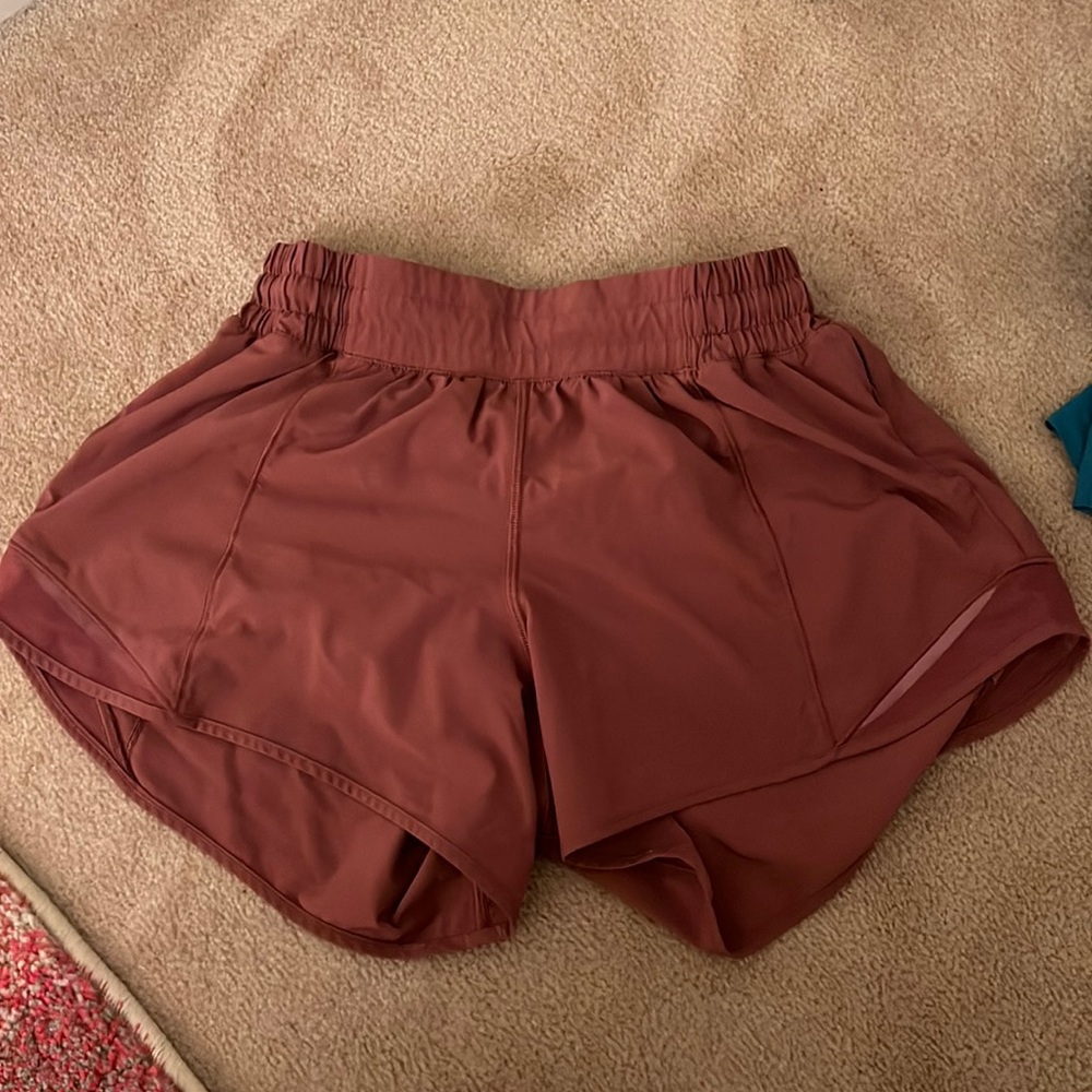 Lululemon 4” inch hotty hot shorts